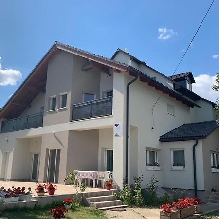 Monostor Panzio Bed & Breakfast Komárom Exterior photo