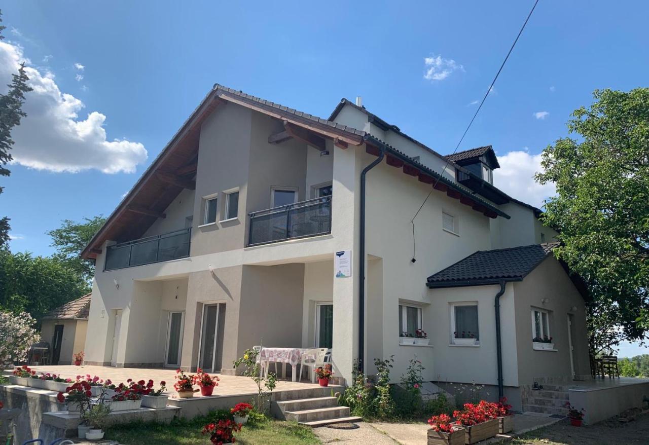 Monostor Panzio Bed & Breakfast Komárom Exterior photo